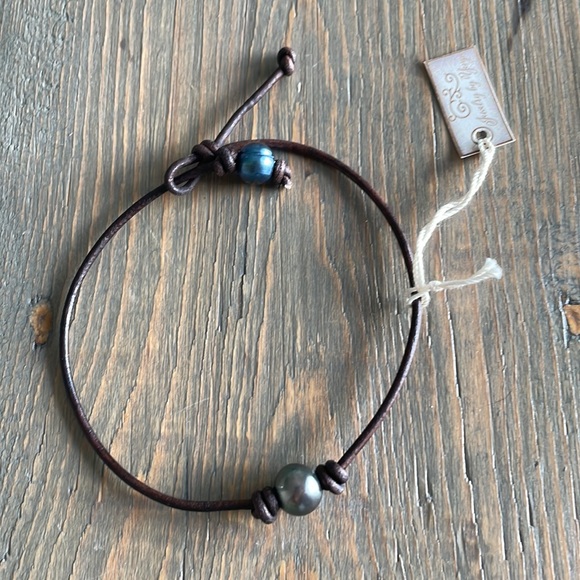 Blue/Gray Pearls On Leather Lariat, Earrings and Anklet - Picture 3 of 13